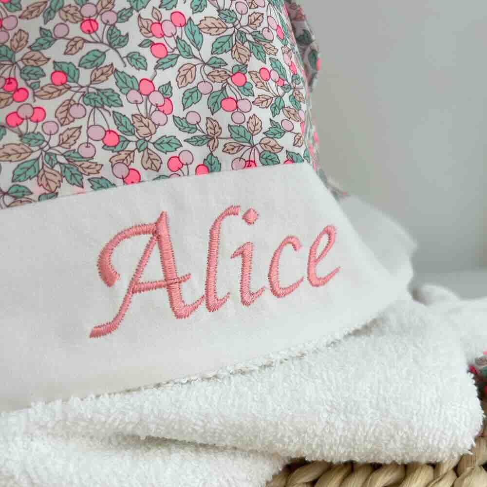 Sortie de bain bébé brodée