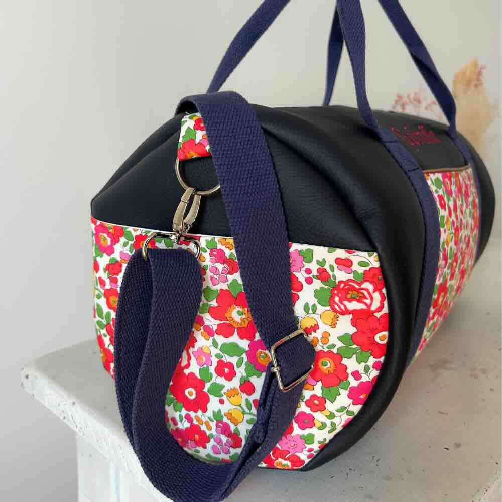 Sac polochon brodé avec poches et bandoulière