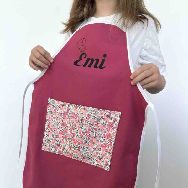 Tablier de cuisine enfant personnalisé couleur framboise