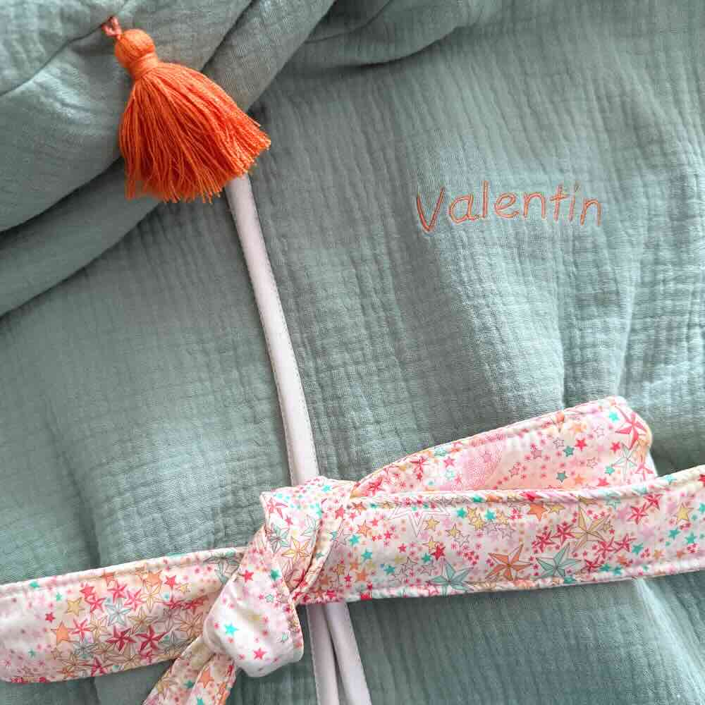 Poncho bébé personnalisé vert sauge