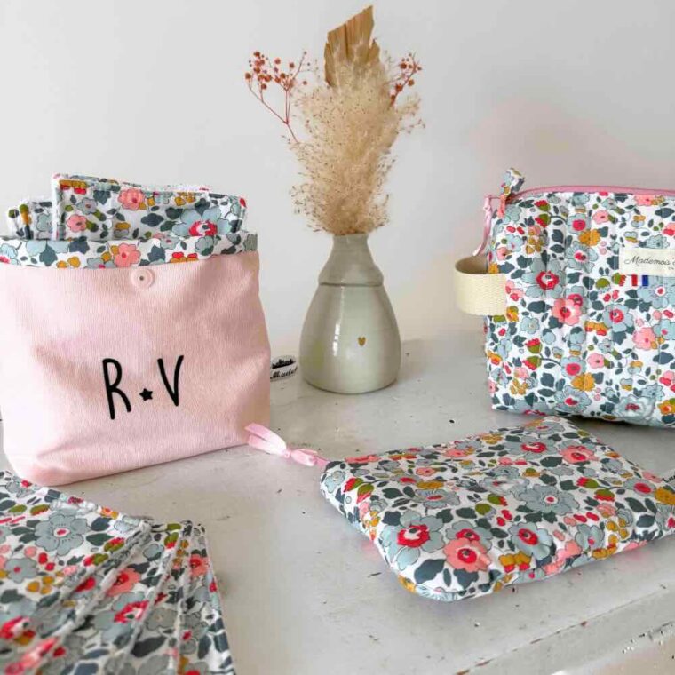 Dans le sac de maman : les pochettes et trousses qui accompagnent le quotidien de bébé